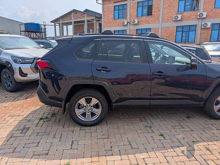 The Ultimate Guide to Chauffeur Tipping Etiquette in Rwanda: What to Expect — Rwanda travel guide